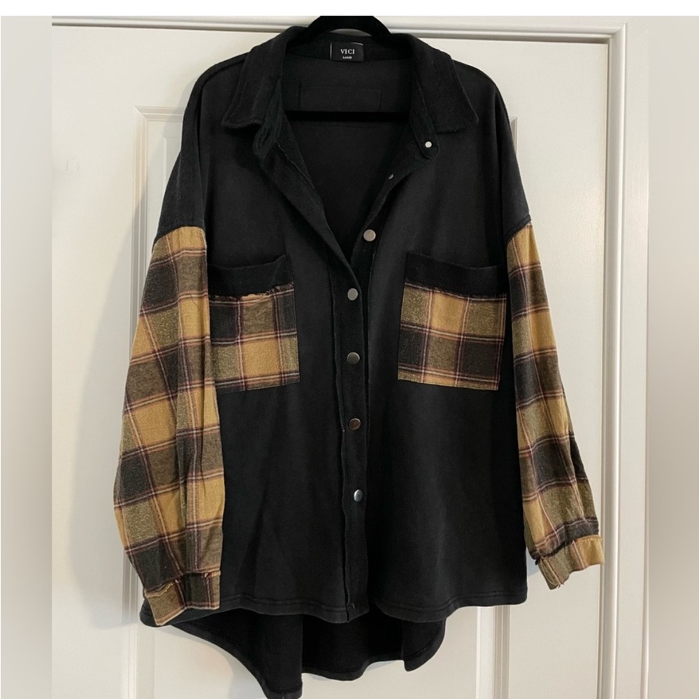 Black/Plaid shacket! Size large